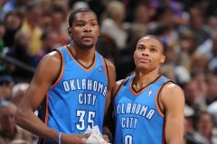 伦纳德阴阳合同：快船这回是真的要散伙了，泰伦卢也被曝参与进来